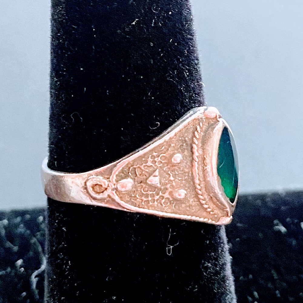 Green Gemstone Ring - image 4